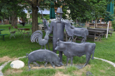 돼지·닭·소 어울려 풀 뜯고…에너지 자체조달 ‘생태순환’