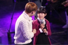 어린이들 노래로 위안받는 행복한 주말