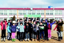 폐교를 막느냐 못 막느냐… 두 마을의 운명을 가르다