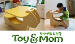 국내 유일 올인원 원목 유아 책상 “빅트리 스콜라 데스크”, 토이앤맘 매장에서 만나요