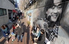 그가 유독 그리운 날…‘김광석길’로 가요