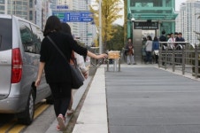 놀란 시민들 “사고 날까 불안” 지하철 환풍구 피해 다녀