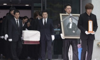 경찰 신해철 수술한 서울스카이병원 압수수색