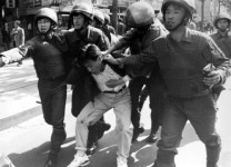 [사진과 오늘] 21세기 홍콩 흑골단과 90년대 한국 백골단