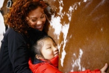 지금 말이 달리고 있죠? 우린 온몸으로 느껴요