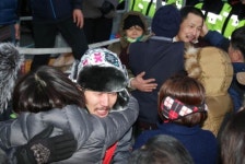 50일만에 밟은 땅…“남은 쌍용차·스타케미칼 걱정”