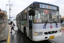 버스 타고 갈아타고…기다리는 맛도 구수하네
