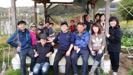 주말농장서 재회한 옛 동지, 삽질로 다시 한뜻을 품다