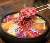 여름 별미 ‘물회’…쫄깃쫄깃 탱글탱글 하얀 살이 물 만났네