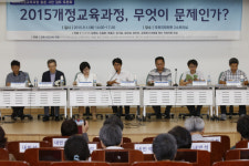 “교육부, 교과서 개발할 시간도 없이 새 교육과정 졸속 추진”