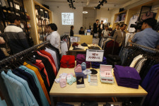 [포토] ‘개성공단 직영 1호점’ 열어