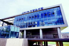 도서관으로 변신한 유수지