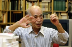 “역사의 판단에 맡겨? 역사가 쓰레기통이냐?”