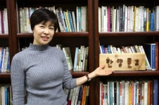 “서점 개방해 주민들에게 다가가니 살 길이 보이네요”