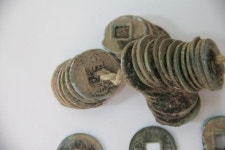 광주 고분 안에서 ‘2000년전’ 중국 돈꾸러미 쏟아져