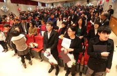 [포토] 손으로 보는 졸업노래…국립서울맹학교 졸업식