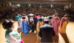 [포토] 88살 최고령 할머니 양원초교 졸업
