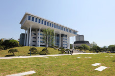 전남대 대강당 41년만에 새단장