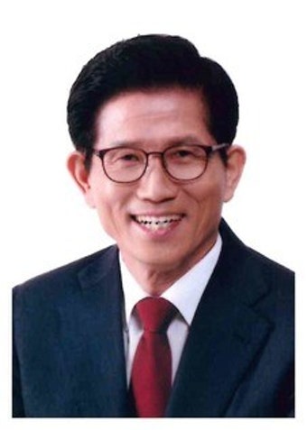 김문수 전 장관, 국민의힘 당 대표 출마 가능성 열어두며 관심 모아