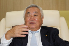 “내가 만난 평범한 한국인들은 다 시인이었다”