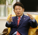권영진 대구시장 “국회 해산”…대통령 대신 뜬금없이 국회에 화살