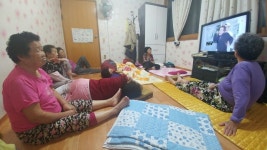  경로당에서 잠까지 함께…“자다가 탈나도 외롭지 않아” 