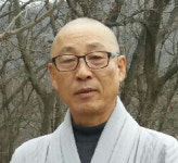  거울 속에서 봐야할 것은 다른 이 얼굴 