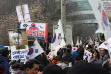  박대통령 고향서 바른정당 대구시당 창당…극우단체 몰려와 반발 
