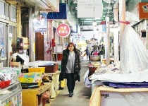  “서해 활어 뱃길로 들여오자” 뚝도시장 살린 상상력 