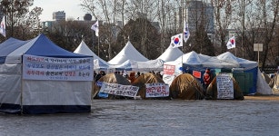  [포토뉴스] 서울광장 무단 점거한 보수단체 텐트 