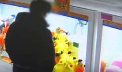  ‘인형뽑기 달인’ 처벌?…누리꾼 “확률 조작 점주부터 처벌하라” 
