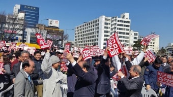 “박정희 시대의 종언”…5·18민주광장에 울려 퍼진 환호