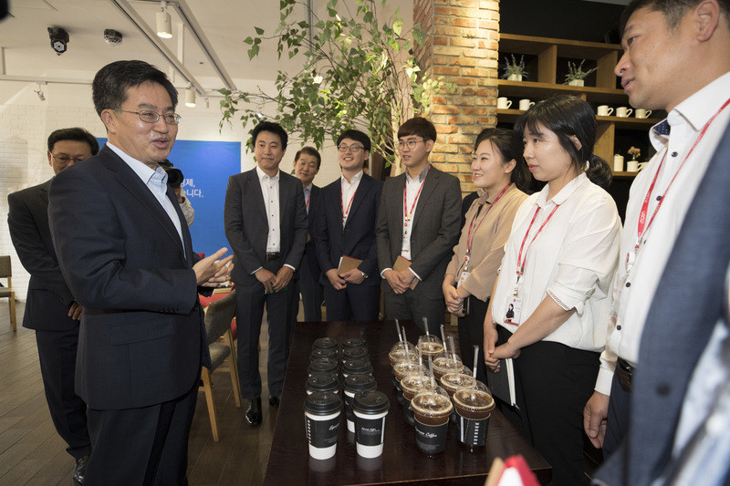 정부 재정 정책 논란, 법인세 인상 검토 논의 불러일으키며 분석과 입장 명확히