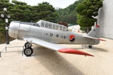  68년 전 국민모금으로 산 T-6기를 아시나요? 