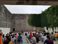   이중섭의 추억 따라 서귀포 밤거리를 걷다 