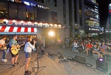  어둠침침한 쓰레기장, 젊음의 광장으로 변신 