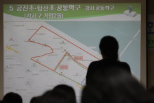  특수학교로 돌아온 가난한 폐교 “왜 내 아이를 싫어할까”  