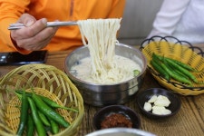  [ESC] “할매국수 먹어 봤능교” 