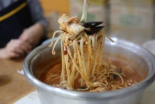  [ESC] “할매국수 먹어 봤능교” 