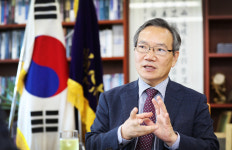  김문기를 꺾은 건 교수와 학생의 연대였다  