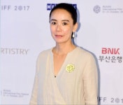  가와세 나오미 “영화가 세상에 아름다운 빛 던져주길” 