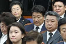  [단독] ‘권성동 선거법 무혐의’ 도운 측근, 강원랜드 사외이사로 