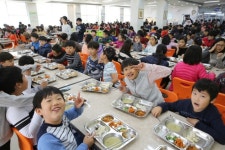  인천시 내년부터 고교도 무상급식 전면 시행 