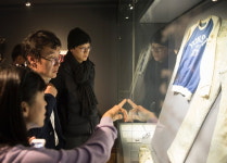  ‘1987’ 강동원, 이한열 어머니께 김장김치 선물 받았다 