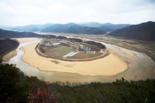  [ESC] 흰 눈 뚫고 굽이치는 산길·물길 