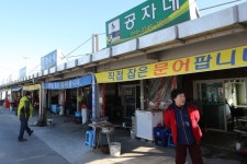 [ESC] 철썩철썩 파도소리, 빨간 등대···포구 여행의 맛