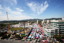  전국 최대 민속 오일장 ‘성남 모란장’ 28년 만에 새 장터로 