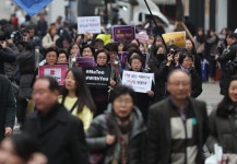 제천와이더블유씨에이 | [포토] 여성의 날 맞아 ‘#MeToo’ 지지 행진