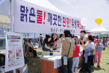  사과꽃 하얗게 핀 과수원길, 장수로 봄소풍 떠나요 