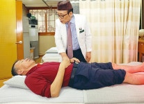  “어떤 병이든 공경하는 마음으로” 이제마의 가르침대로 